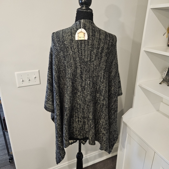 Baik Baik Honolulu Poncho Womens ONE SIZE NEW WITH TAGS ASPEN GREY/BLACK - Picture 3 of 9